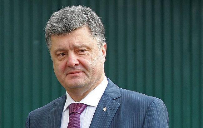 Порошенко обещает подписать закон о снятии админограничений при экспорте услуг
