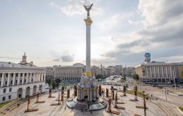 В центре Киева перенесли ключевую остановку транспорта: куда и зачем (фото)