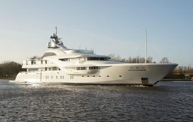 Супер'яхта Путіна Graceful покинула німецький порт до санкційного удару, - The Times