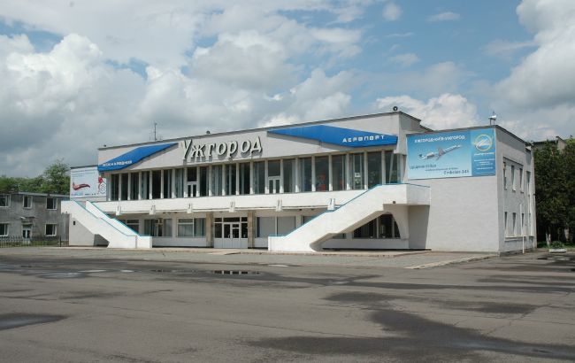 Зеленський сподівається, що Словаччина допоможе відновити роботу аеропорту "Ужгород"