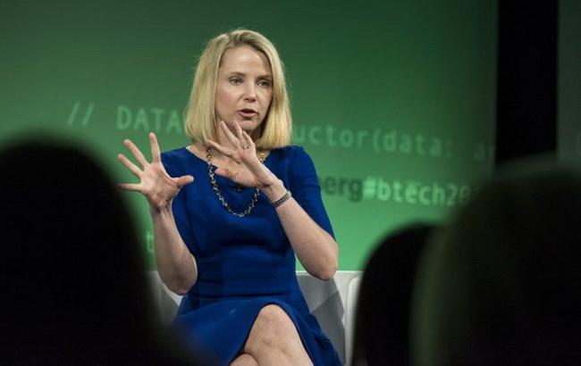 Глава Yahoo! намерена остаться в компании после сделки с Verizon